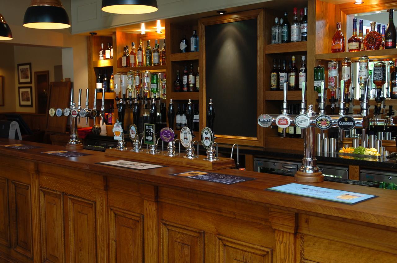 The Bear'S Paw Otel Warmingham Dış mekan fotoğraf The bar at the Old Mill