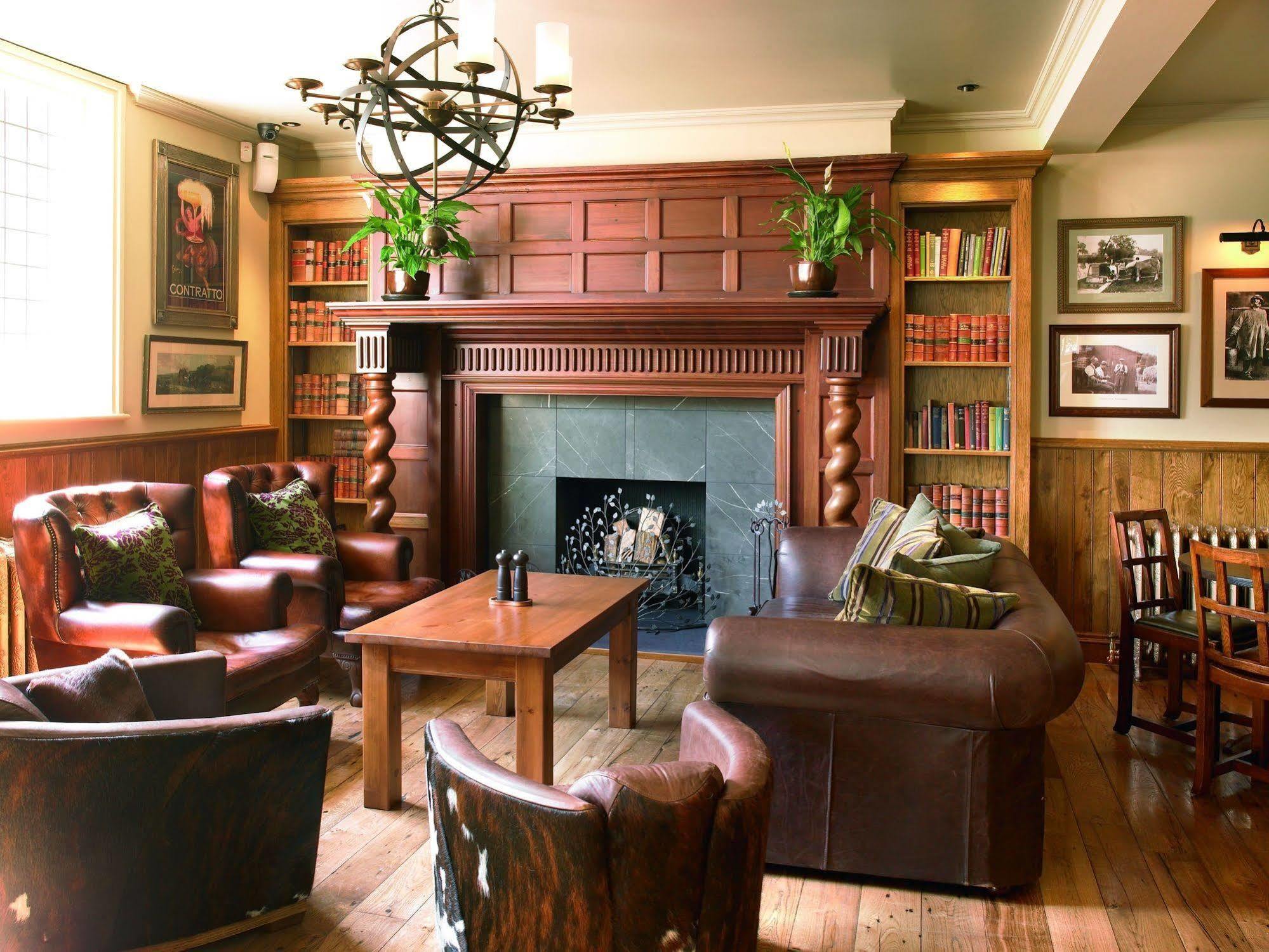 The Bear'S Paw Otel Warmingham Dış mekan fotoğraf The library at the Old Ship Hotel